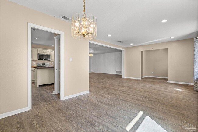 Photo - 8229 Ridgefield Rd