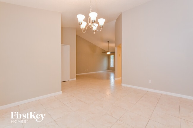 Photo - 2943 Mallorn Way