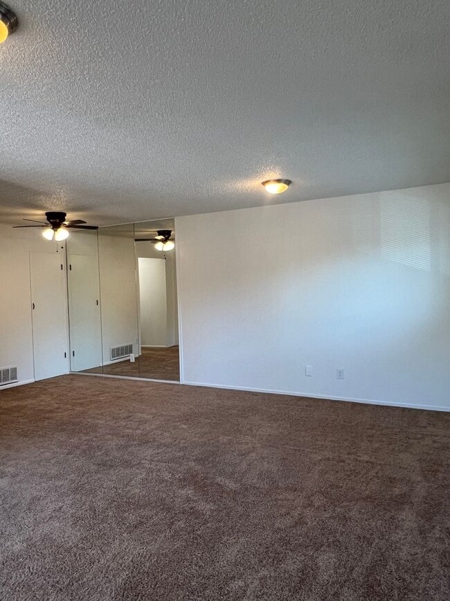 Photo - UPSTAIRS 2 BED UNIT IN ROSEVILLE!!