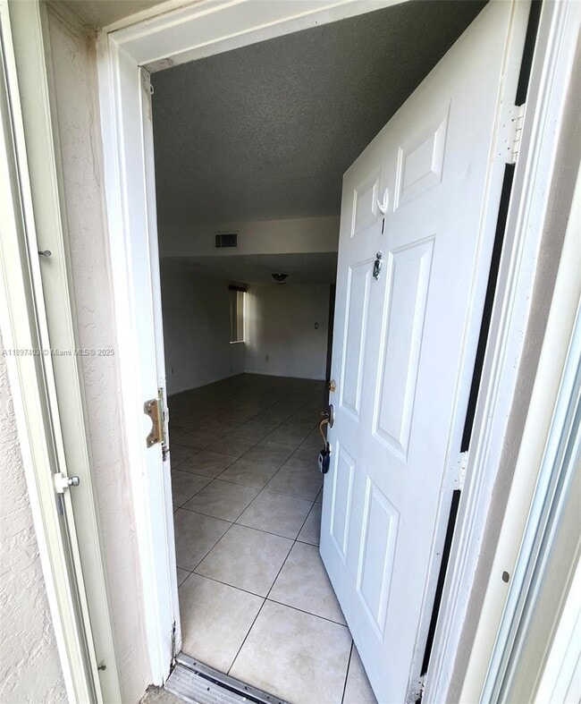 Photo - 9203 Fontainebleau Blvd Unidad 101