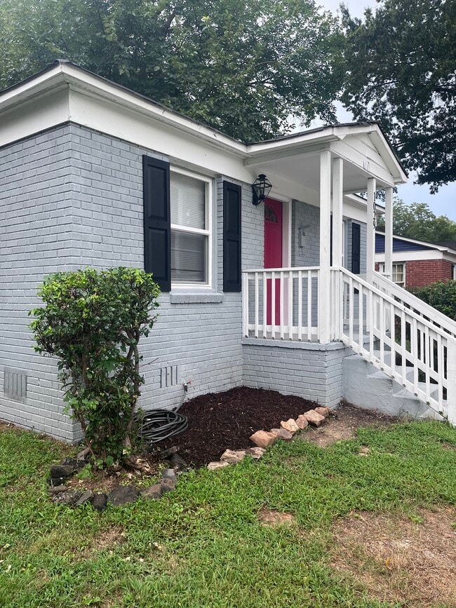 Side view - 1029 Justice Ave