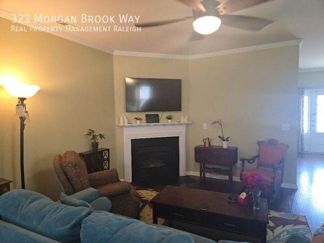 Photo - 323 Morgan Brook Way
