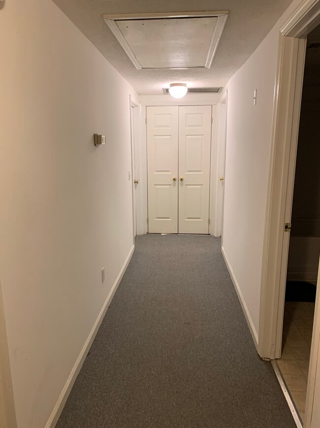 Building Photo - 108 Pine St Unit 5