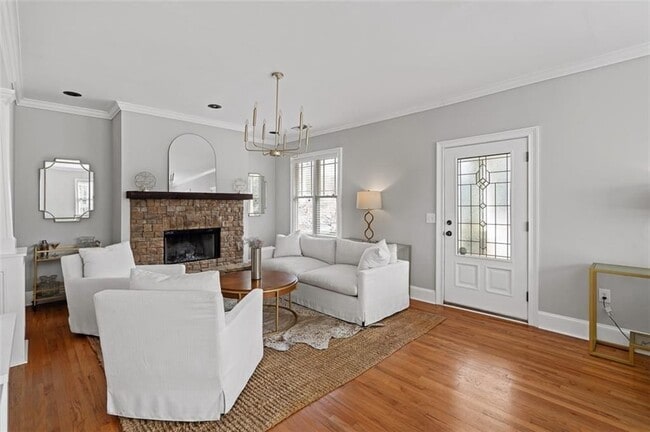 Photo - 372 Clifford Ave NE