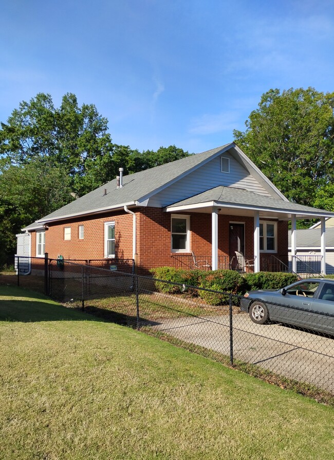 Building Photo - 3821 Kelford St