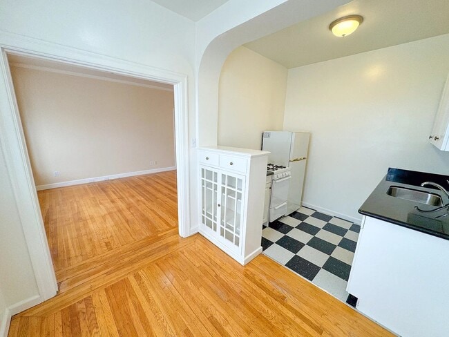 Photo - 2495 Sutter St Unit APT 2