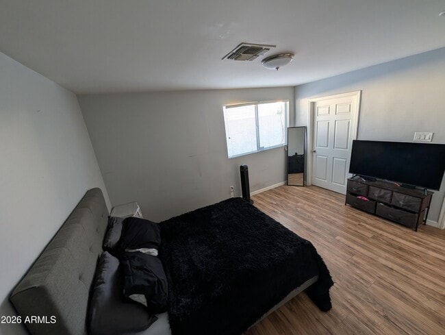 Photo - 14 E Balboa Dr