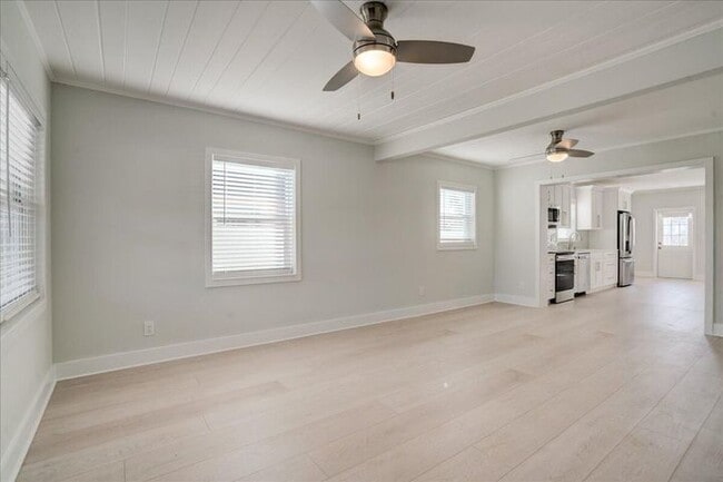 Photo - 320 NW 6th Ave