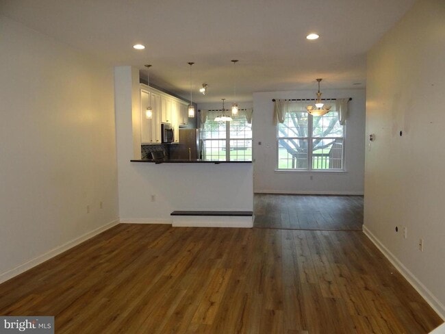 Building Photo - 107 Country Ln Rental