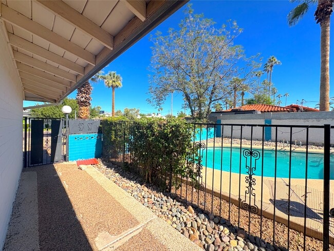 Photo - 2711 E Glenrosa Ave Unit 2711