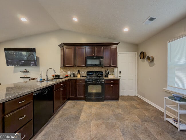 Photo - 580 Pineland Cir