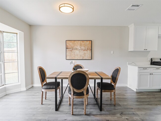 Building Photo - 9110 Vickijohn Dr