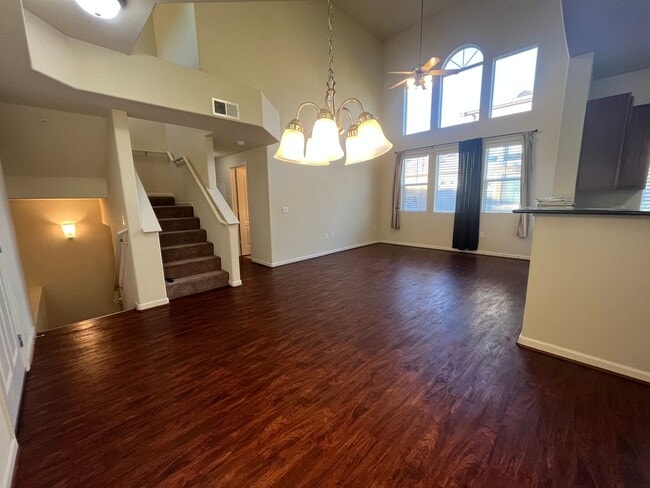 Building Photo - Spacious 2 bed 2 bath condo available in N...