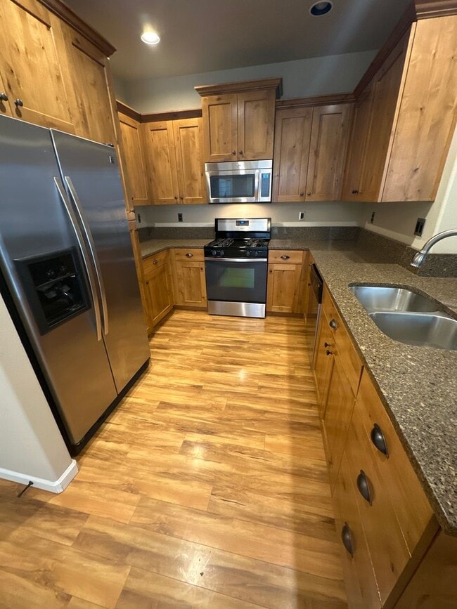 Photo - NE 3 Bdrm, 2.5 Bath 1450 sq ft House w/AC and Gas Heat,  All Appliances, Dbl Garage