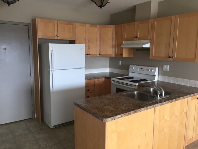 Photo - 9137-996A 96a St