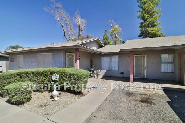 Photo - 1625 N Date Townhome