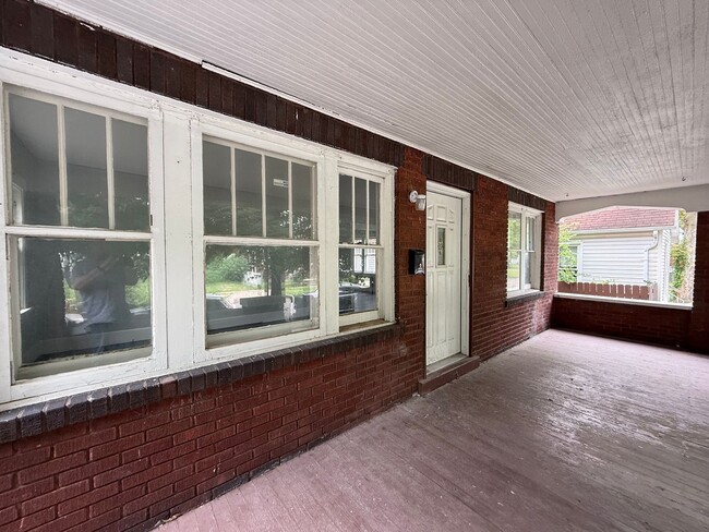 Photo - 1454 E Main St