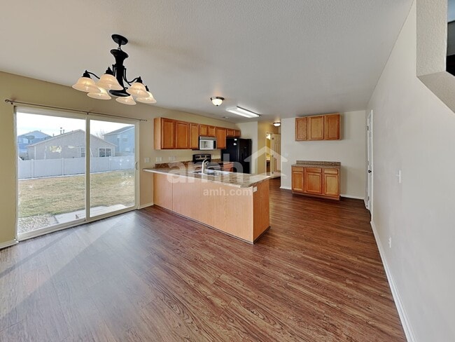 Photo - 2136 Summit Way