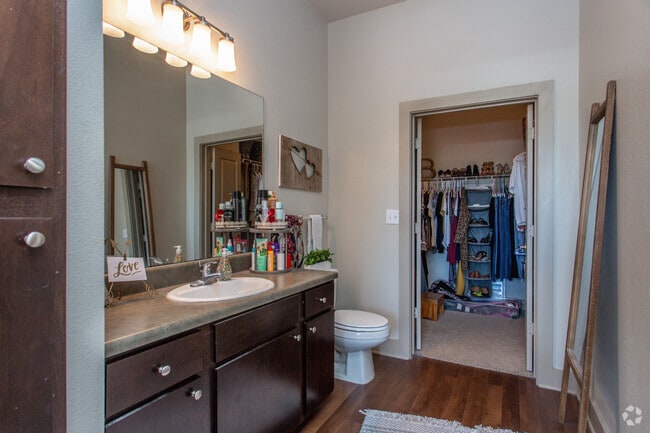 2 Br, 2 Ba - 950 SF - B1