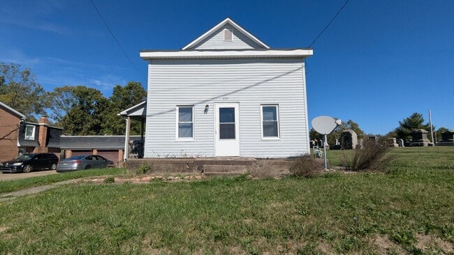 223 E Maple St