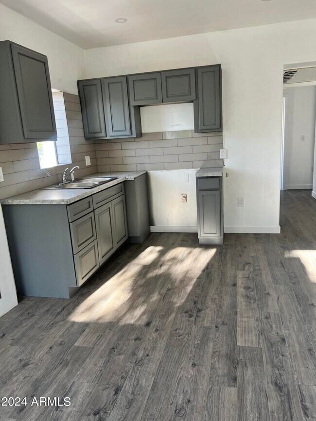 Photo - 5910 West Myrtle Ave