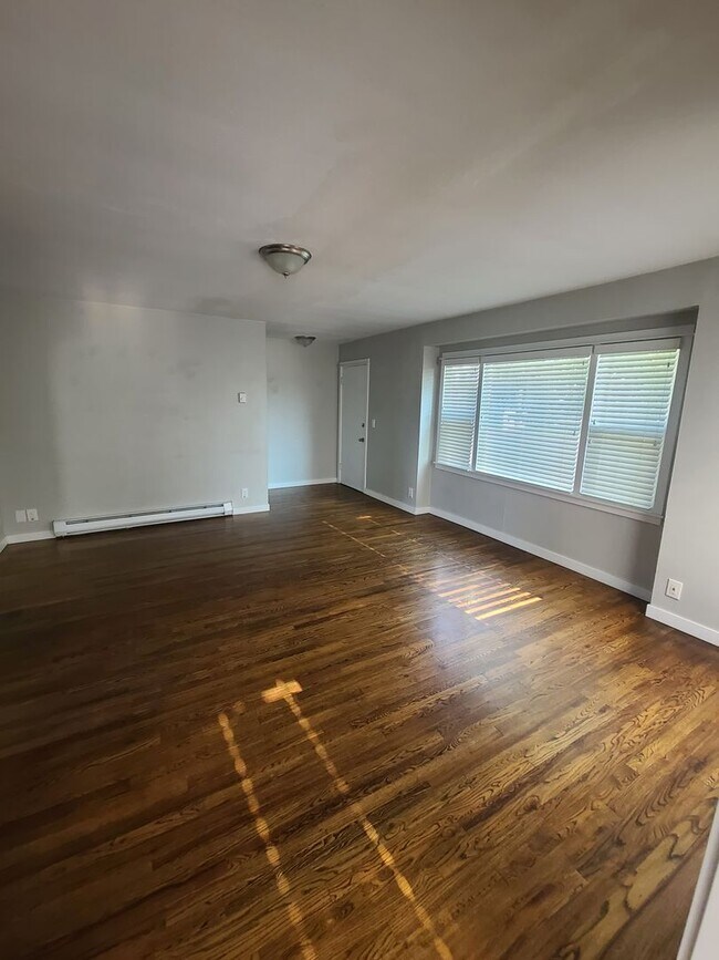 3 Bedroom 2 Bath House MOVE IN SPECIAL. - 3 Bedroom 2 Bath House MOVE IN SPECIAL.