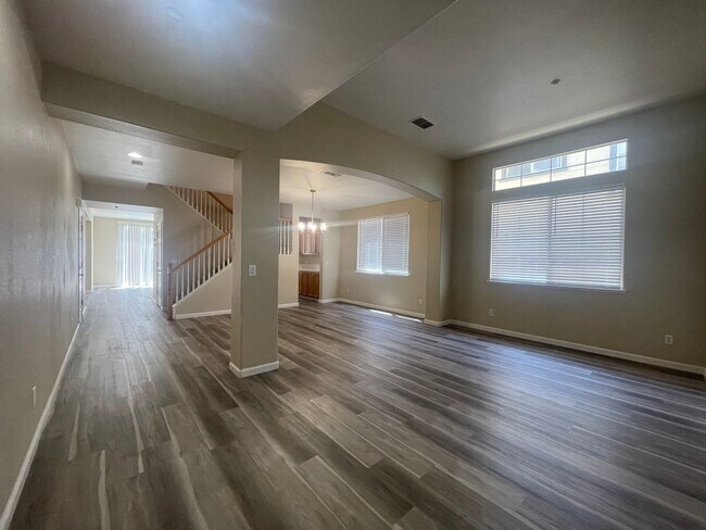 Photo - 836 Shasta Daisy Dr