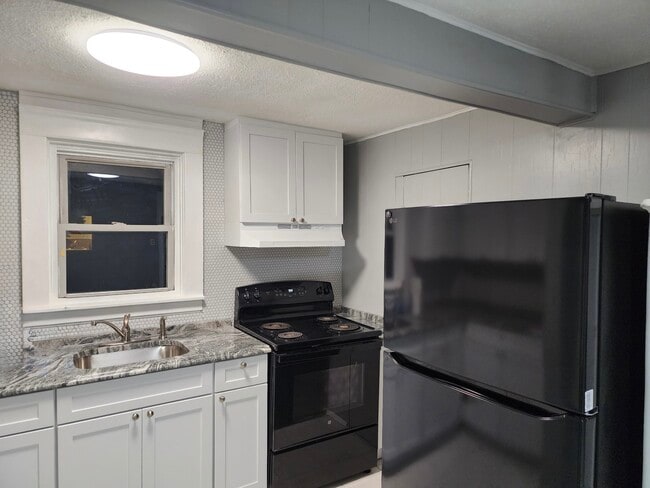 Building Photo - 227 Providence St Unit 227 Providence