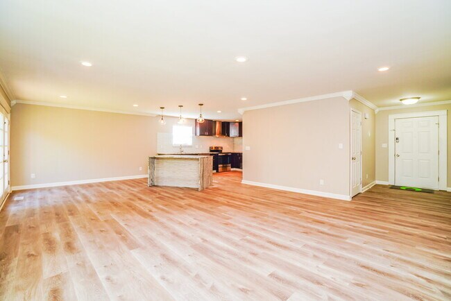 Photo - 800 Caroway Blvd