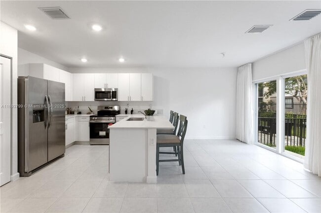 Building Photo - 5025 SW 37th St