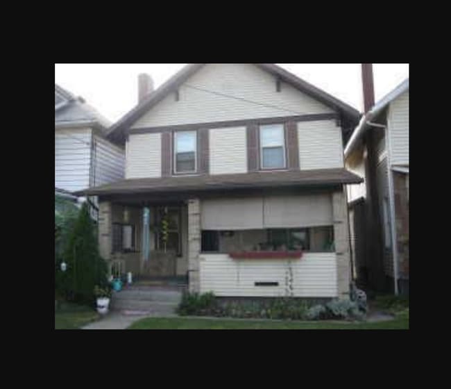 Building Photo - 1815 Victoria Ave Unit 1815 Rental