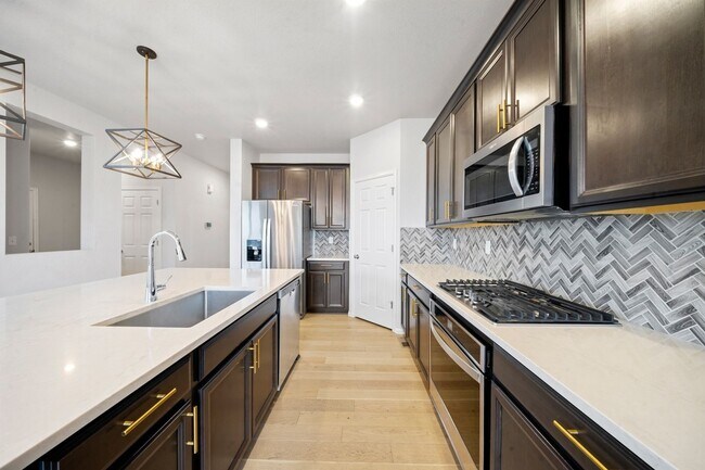Photo - 470 Hyde Park Cir