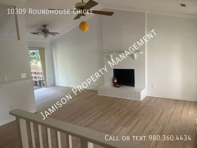 Photo - 10309 Roundhouse Cir
