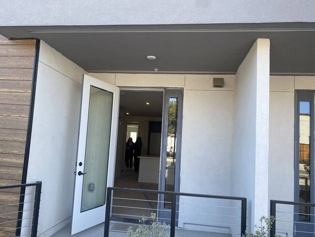 Photo - 402 W Grand Ave