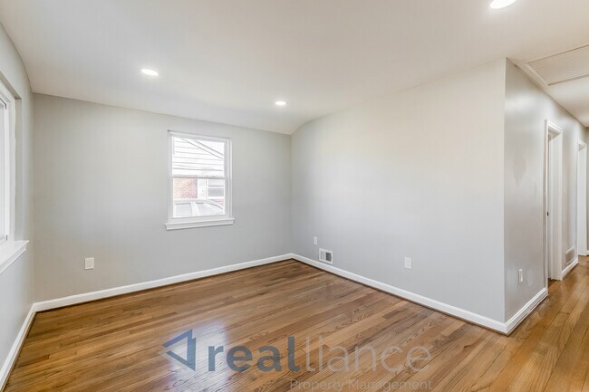 Photo - 2413 Chapman Rd