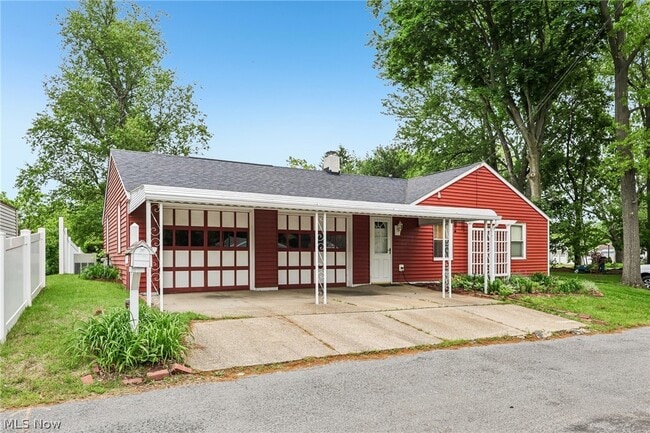 Photo - 686 Portage Lakes Drive
