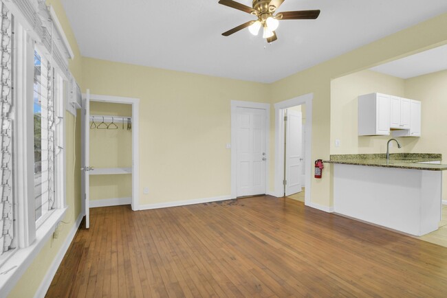 Photo - 302 S K St Townhome