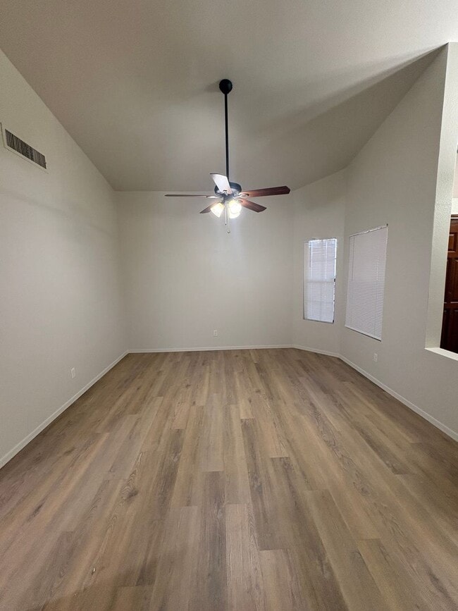 1518 W Antiqua Dr