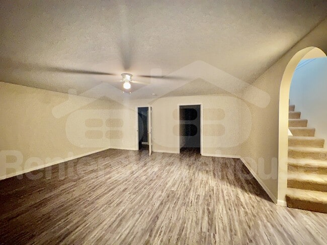 Photo - 300 W North St