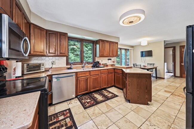 Photo - 522 Springfield Rd