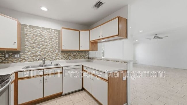 Photo - 1233 Hollyhock Ln