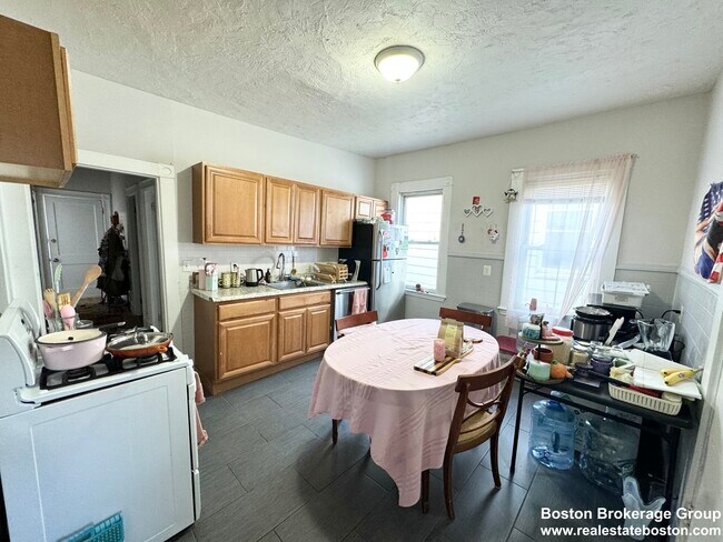 Building Photo - 10 Wave Ave Unit 3 Rental