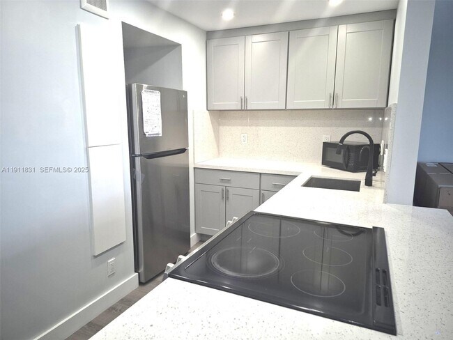 Photo - 1731 SE 15th St Unidad 205