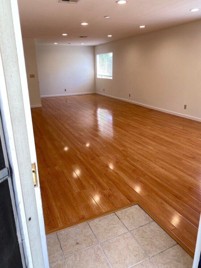 Living Room/Grand Room - 308 E Valencia Ave Unidad B