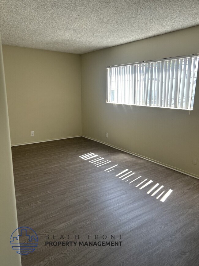 Photo - 6214 Victoria Blvd.