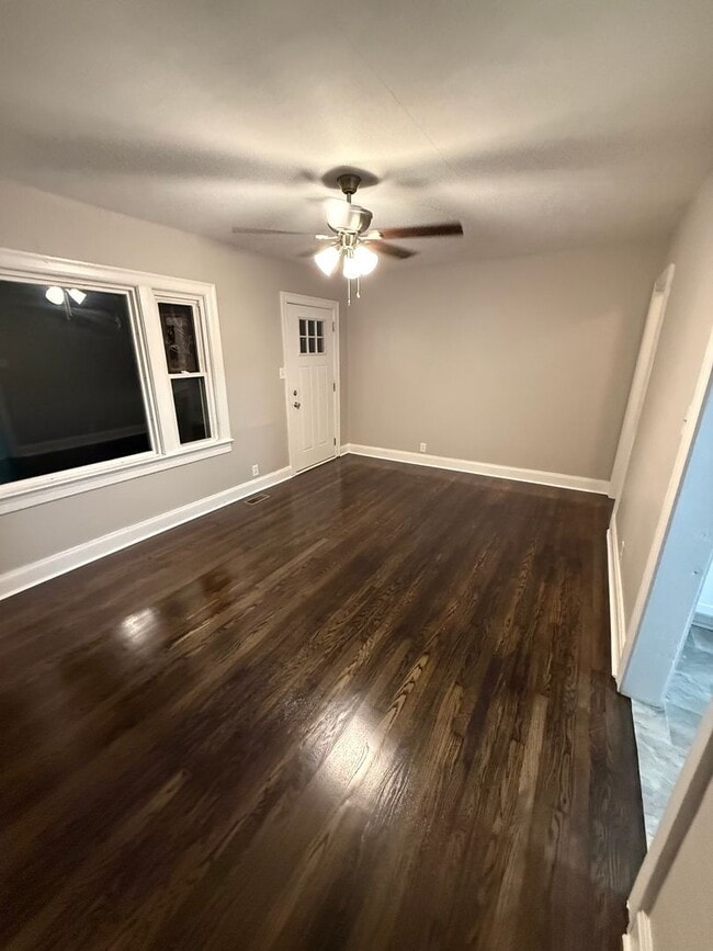 Photo - 2 Bedroom 1 Bath Home For Rent Near Madison Street!