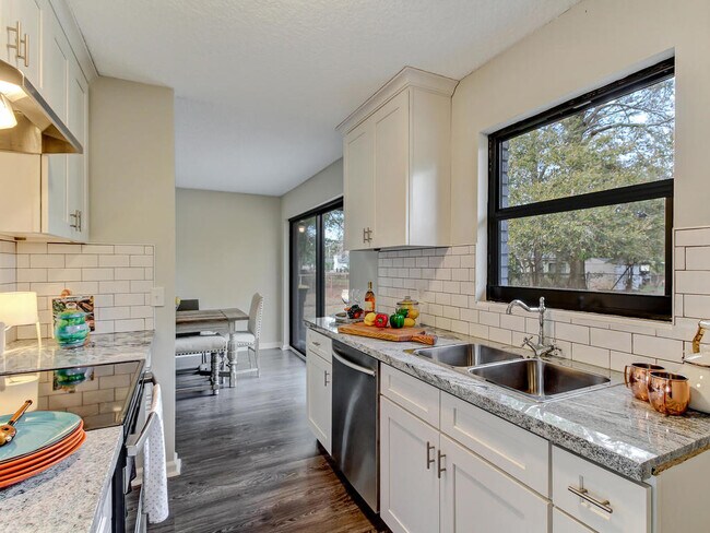 Photo - 8521 Howell Dr