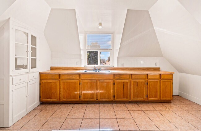 Photo - Utilities Included! 3 Bedrooms with Bonus ... Unidad 02