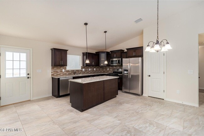 Photo - 13486 Doncaster St