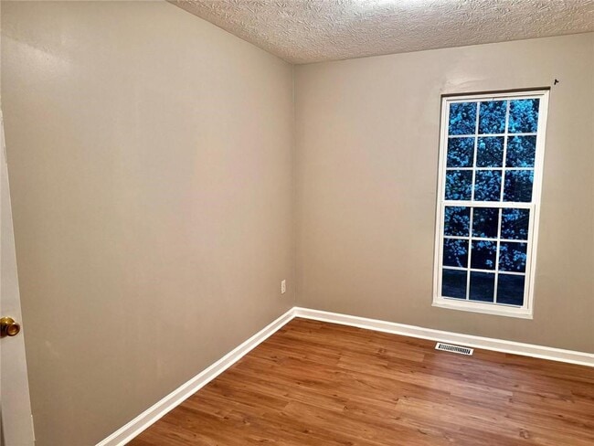 Photo - 3164 Kingswood Glen